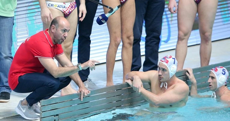 Vaterpolisti u gaćicama istrčali na ulicu: Voda je išla preko ruba bazena