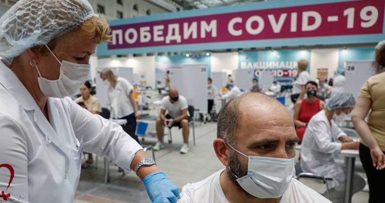 Mala rusko-talijanska studija tvrdi: Sputnik V bolje štiti od omikrona od Pfizera