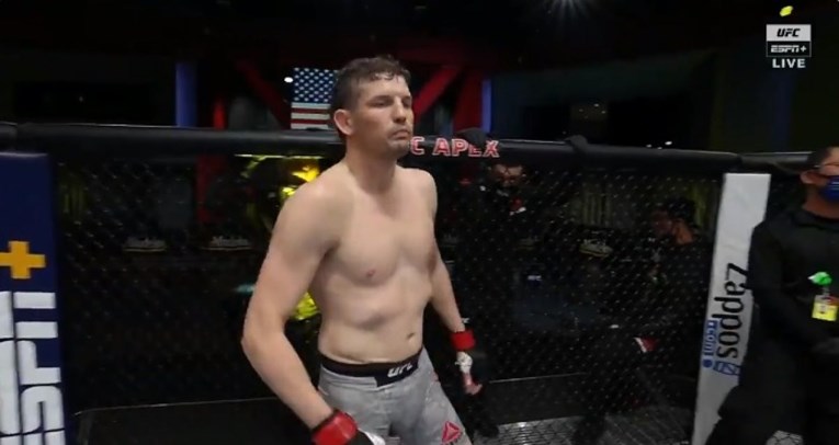 Nevjerica u kavezu. Pogledajte situaciju kakva nikad nije viđena u UFC-u