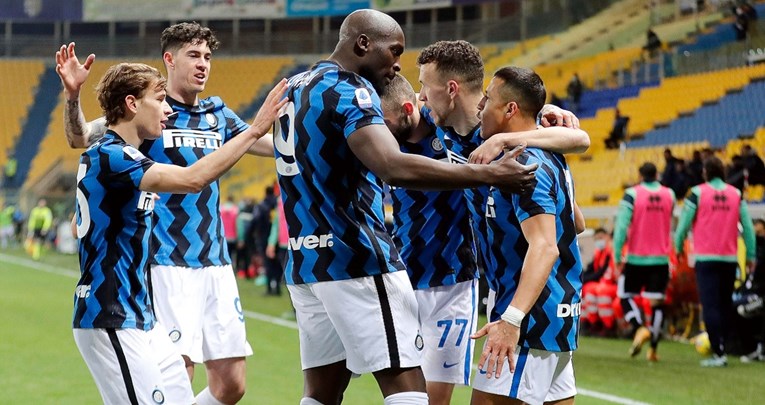 PARMA - INTER 1:2 Šou Lukakua i Sancheza za šest bodova prednosti pred Milanom