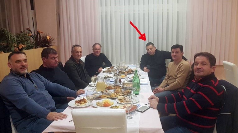 HDZ-ov šef Stožera večerao u hotelu pa lagao da nije. Župan: Njemu je teško