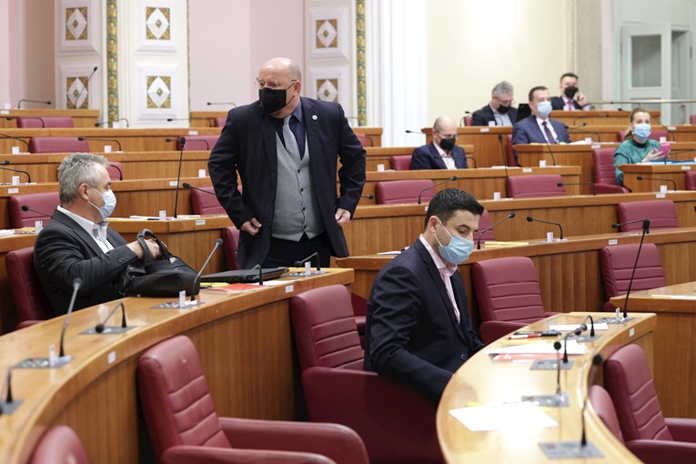Oporba traži reakciju vlade, Bernardić predlaže zamrzavanje cijena osnovnih namirnica