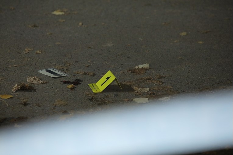 Pijani 23-godišnjak vozio bez vozačke, sletio u kanal. Ozlijeđeno četvero mladih