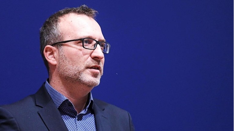 Mostovac: Škoro je danas potpisao koaliciju. Podržava li on to pljačku u Dinamu?