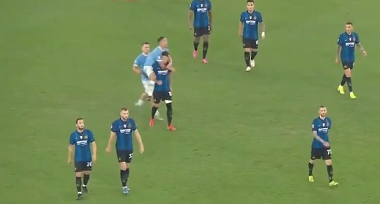 Nogometaš Lazija dobio bizarni crveni karton nakon derbija. Sarri: Užasan nesporazum