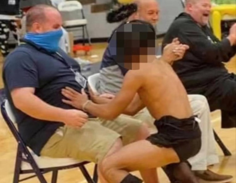 Šokantne fotke iz američke škole: Učenici ravnatelju plesali u krilu