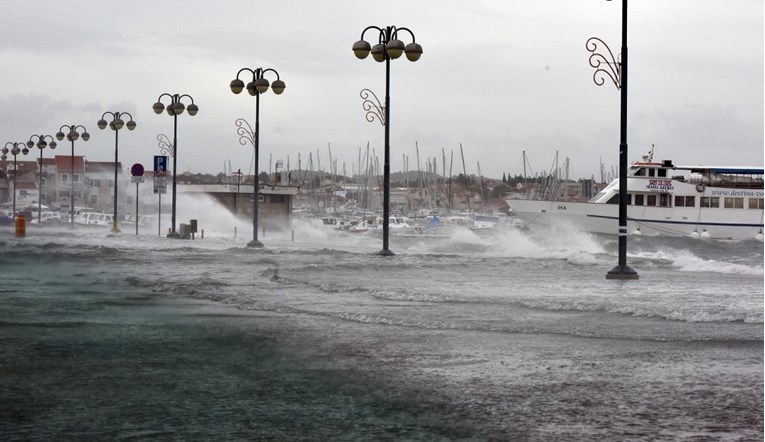 Stiže nova promjena. Iznadprosječne temperature, obilna kiša, a onda opet snijeg