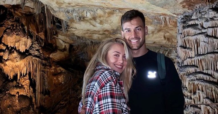 Albina objavila romantičnu fotku s dečkom nogometašem i otkrila gdje uživaju