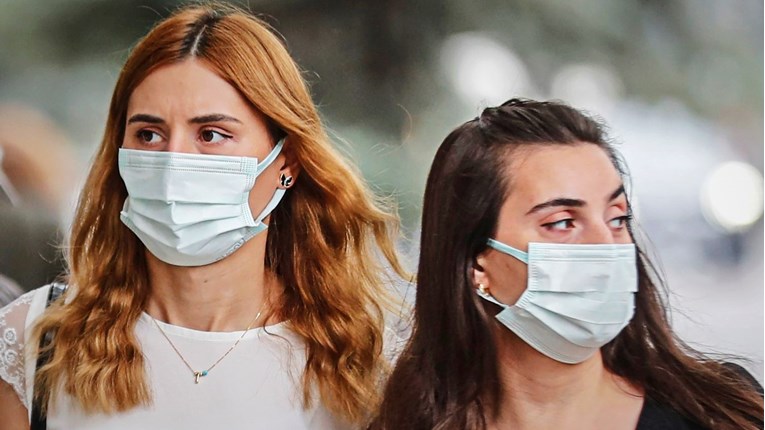 Studija: Nove varijante korone mogle bi se brže širiti zrakom