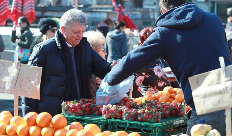 Na zagrebačkom Dolcu osvanule jagode, iznenadit će vas koliko košta mjerica