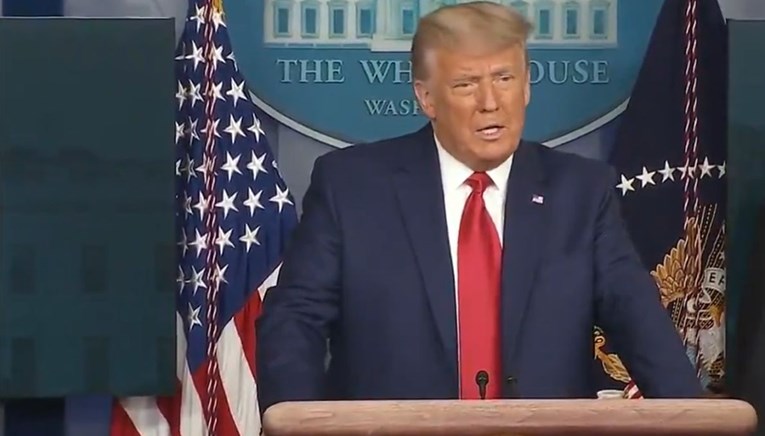Trump se kratko obratio javnosti, komentirao rekord na burzi