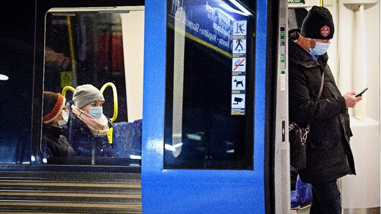 Glavni grad Švedske poziva stanovnike da nose maske
