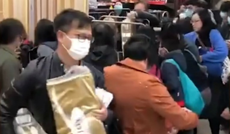 VIDEO Čitatelj Indexa snimio prazne dućane u Hong Kongu, građani sve razgrabili