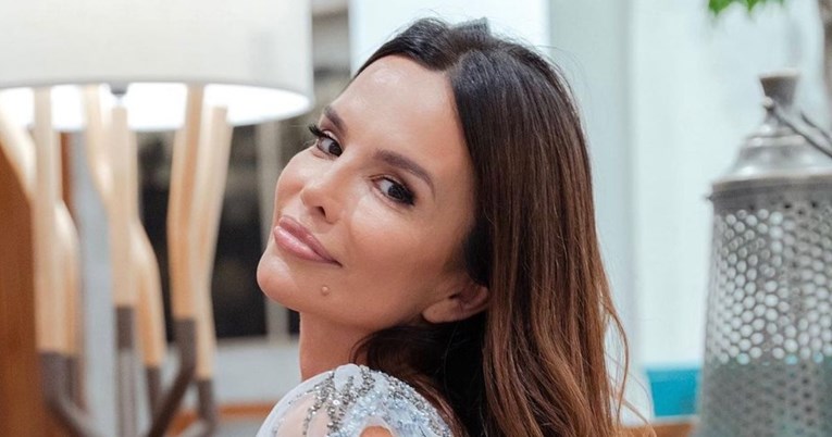 Severina pozirala u haljini neobičnog kroja, fotku joj komentirala i Albina