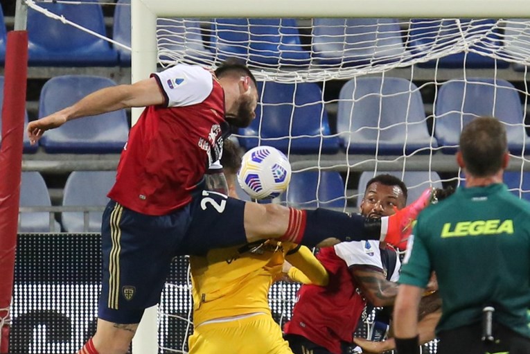 Nesvakidašnja utakmica na Sardiniji u derbiju začelja Serie A