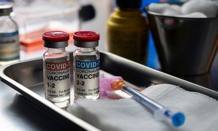 Zbog omikrona ograničena putovanja diljem svijeta. Oglasili se Pfizer i Moderna