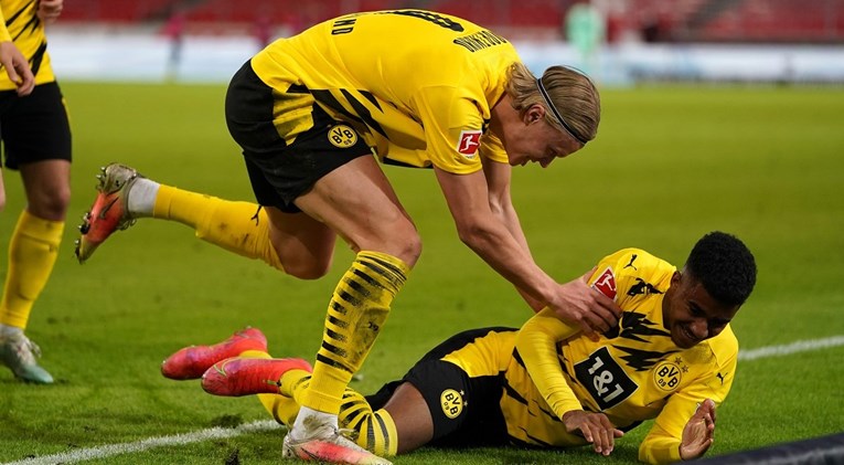 STUTTGART - DORTMUND 2:3 Borussia preokretom do pobjede, Sosa asistirao