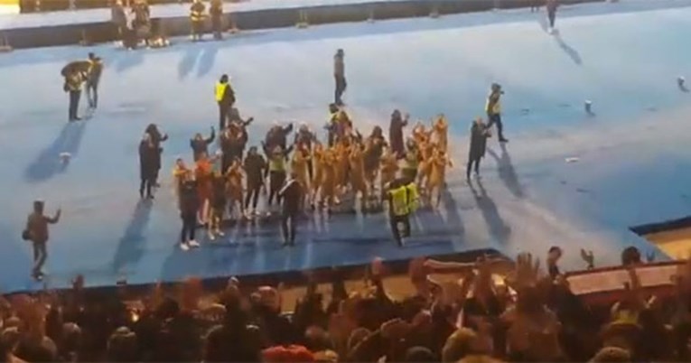 VIDEO Igrači Hajduka i Torcida zajedno pjevaju na Maksimiru "Samo jednu želju imam"