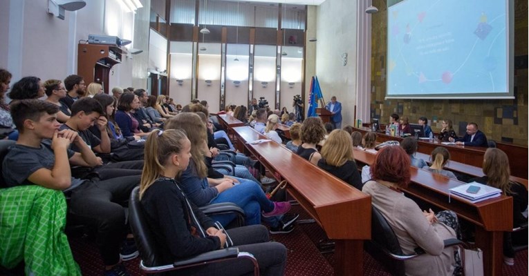Rijeka prva u Hrvatskoj uvela građanski odgoj, učenici ga ocijenili peticom