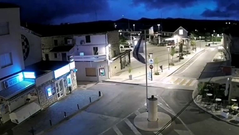Na sjeveru Dalmacije zabilježeno preko 1000 udara munja u dva sata