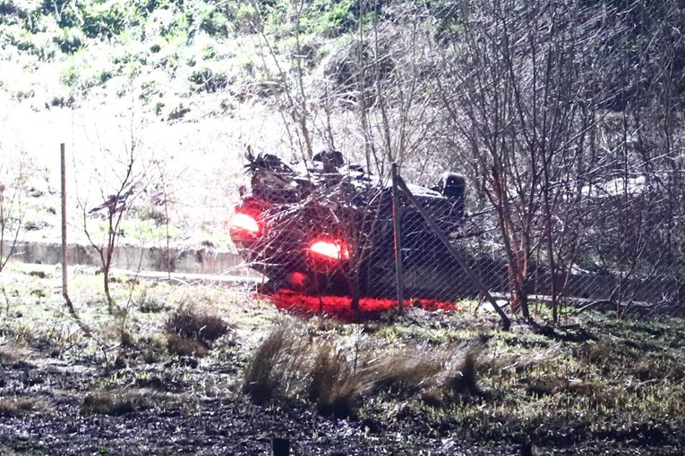 Poginula tri mladića, kod Sarajeva sletjeli BMW-om s autoceste