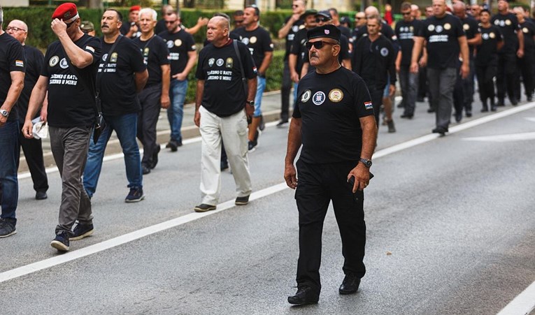 Skejo došao u Knin, njegovi HOS-ovci urlali ustaški pozdrav