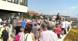 Policija ispalila suzavac na protivnike mjera u Bratislavi, policajka ozlijeđena