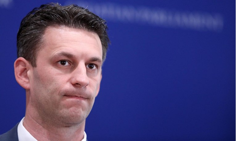 Most se rasipa. Nakon Dobrovića stranku napustile još dvije osobe iz vodstva