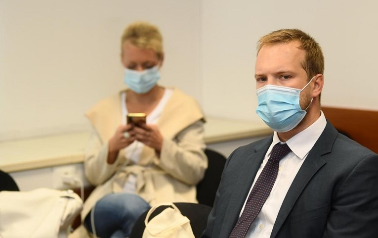 Zaplet na suđenju Sauchi, Sud tražio novo vještačenje potpisa
