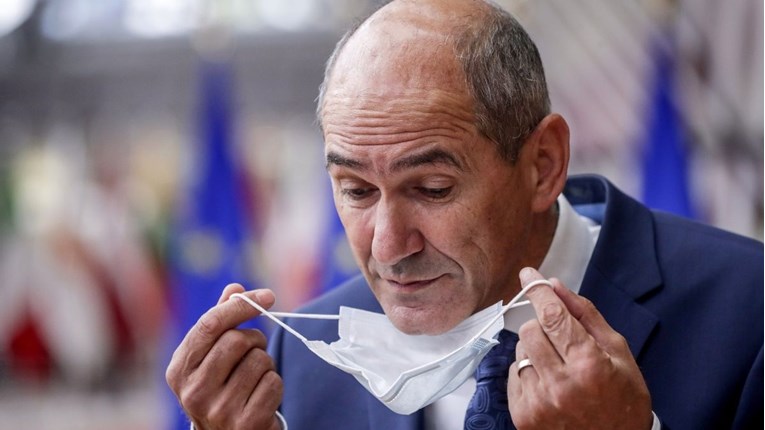 Janša: Prerano je za vraćanje učenika u škole
