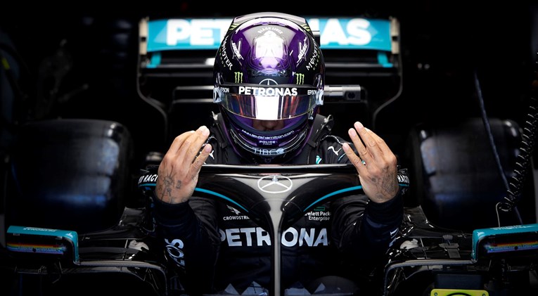 Hamilton pomeo konkurenciju u Mađarskoj, Ferrari čudnim odlukama sve prokockao