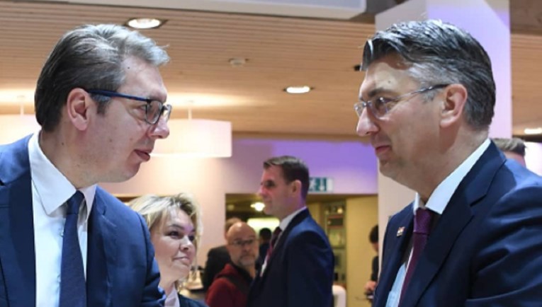 Vučić zaželio Plenkoviću brz oporavak