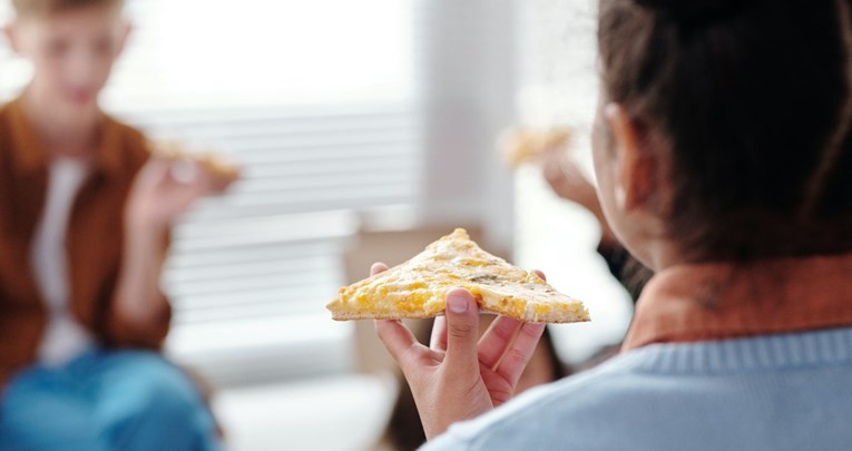 Mama otkrila jednostavan trik kako istovremeno ispeći tri pizze