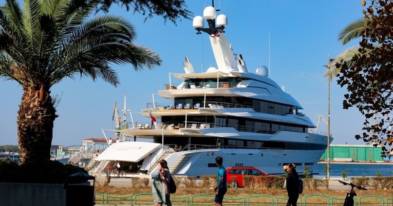 Na pulskoj rivi usidrena megajahta milijardera vrijedna 200 milijuna dolara