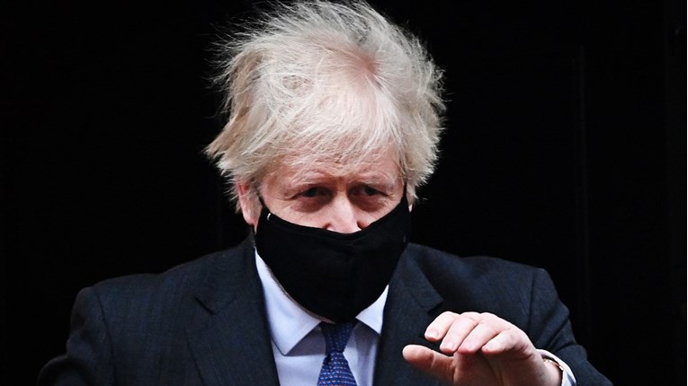 Johnson počinje popuštati karantenu, cijepljena trećina odrasle populacije