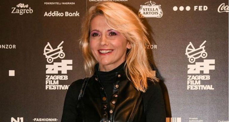 Barbara Nola izgleda opako dobro u koži od glave do pete