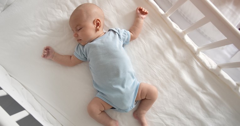 Pedijatri su izdali nove smjernice za sigurno spavanje beba, evo što treba znati