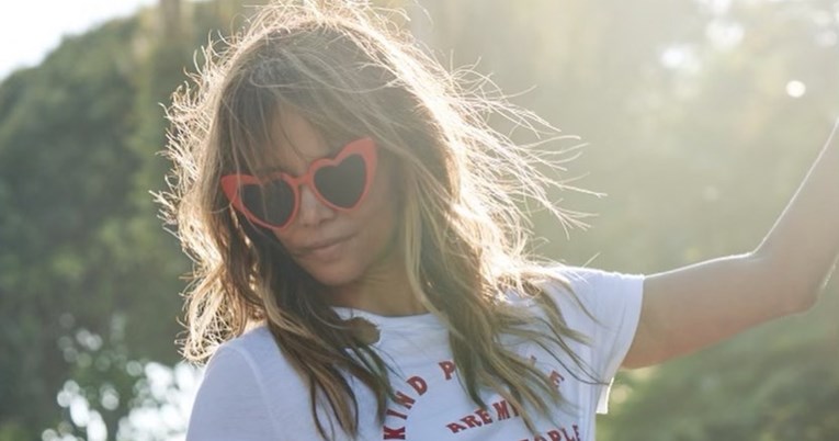 Halle Berry u bikiniju pokazala utegnut trbuh i dokazala da je spremna za ljeto
