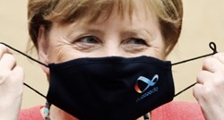 Angela Merkel prvi put fotografirana sa zaštitnom maskom