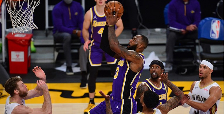 LeBronovo zakucavanje je takvo da ga NBA prikazuje iz svih kuteva