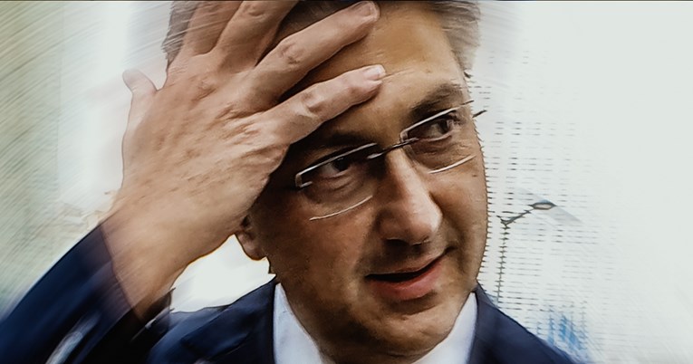 Ništa od reforme državne uprave: I dalje ćemo stajati u redovima i čekati pečate