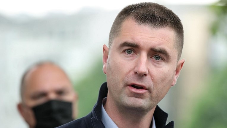 Filipović: Dok sam ja kao mali bio u opkoljenom Sarajevu, Škoro je pjevao po Americi
