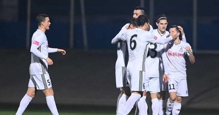 DRAGOVOLJAC - SLAVEN 1:2 Derbi začelja završio sukobom i crvenim kartonom