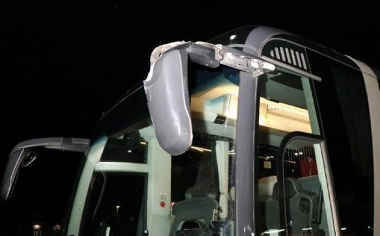 U Čakovcu pijan vozio autobus, dvaput udario u betonski stup