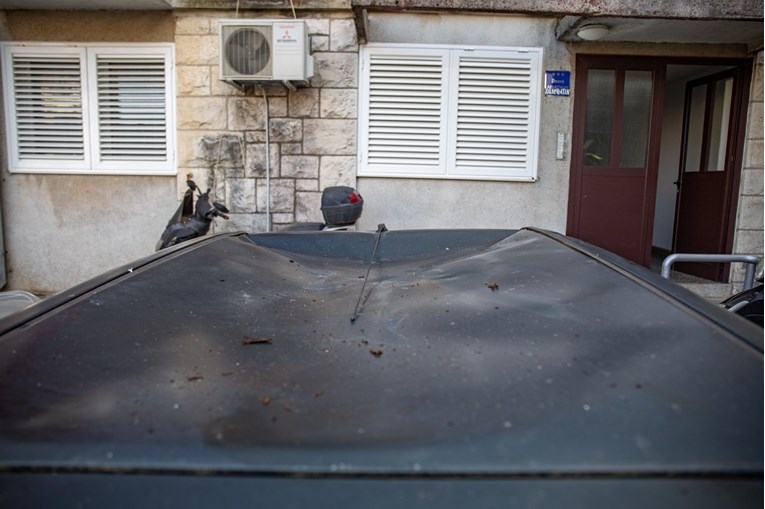 Muškarac iz gorućeg stana skočio na automobil, bori se za život. Objavljeni detalji