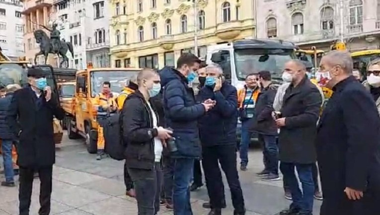 Petek: Bandić par sati nakon potresa organizirao paradu 250 vozila na glavnom trgu