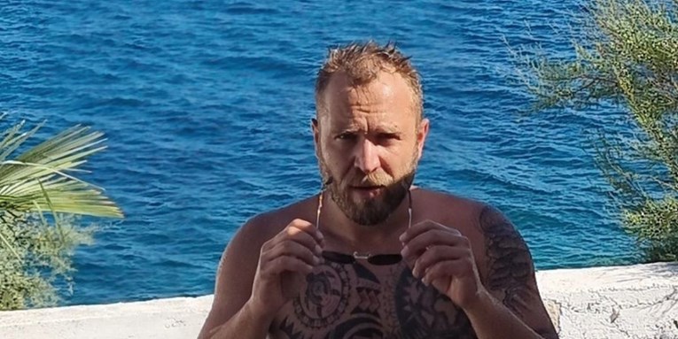 Pažanin pokazao tetovirani torzo i požalio se da je ostario, žene se raspametile