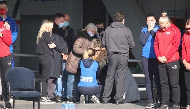 Pred gimnaziju stigao Saračevićev lijes. Cijela Koprivnica je plakala za šampionom