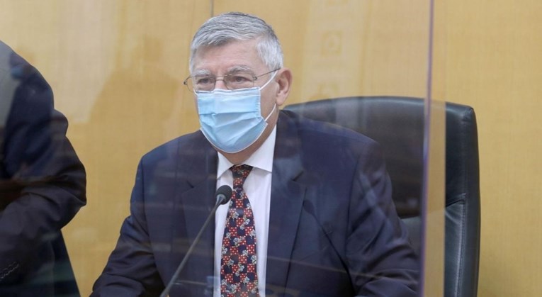 Burno u saboru zbog promjene dnevnog reda. Bulj: Najbolje da vam roboti dižu ruke