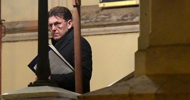 Kakve veze Burilović, čovjek s nacrtanom diplomom, ima sa Sveučilištem?